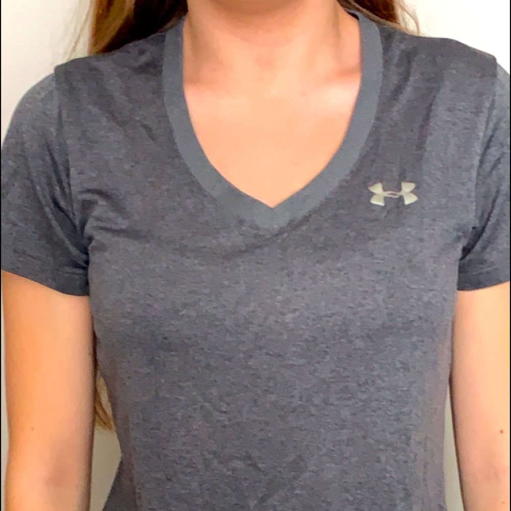 Grey under armour shirt/ Under Armour